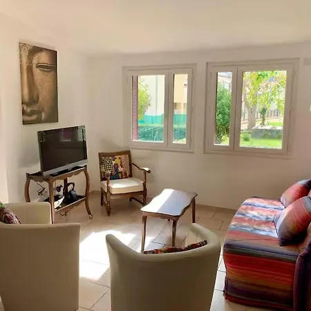 Charmante Maison De Village Avec Jardin Ferienhaus